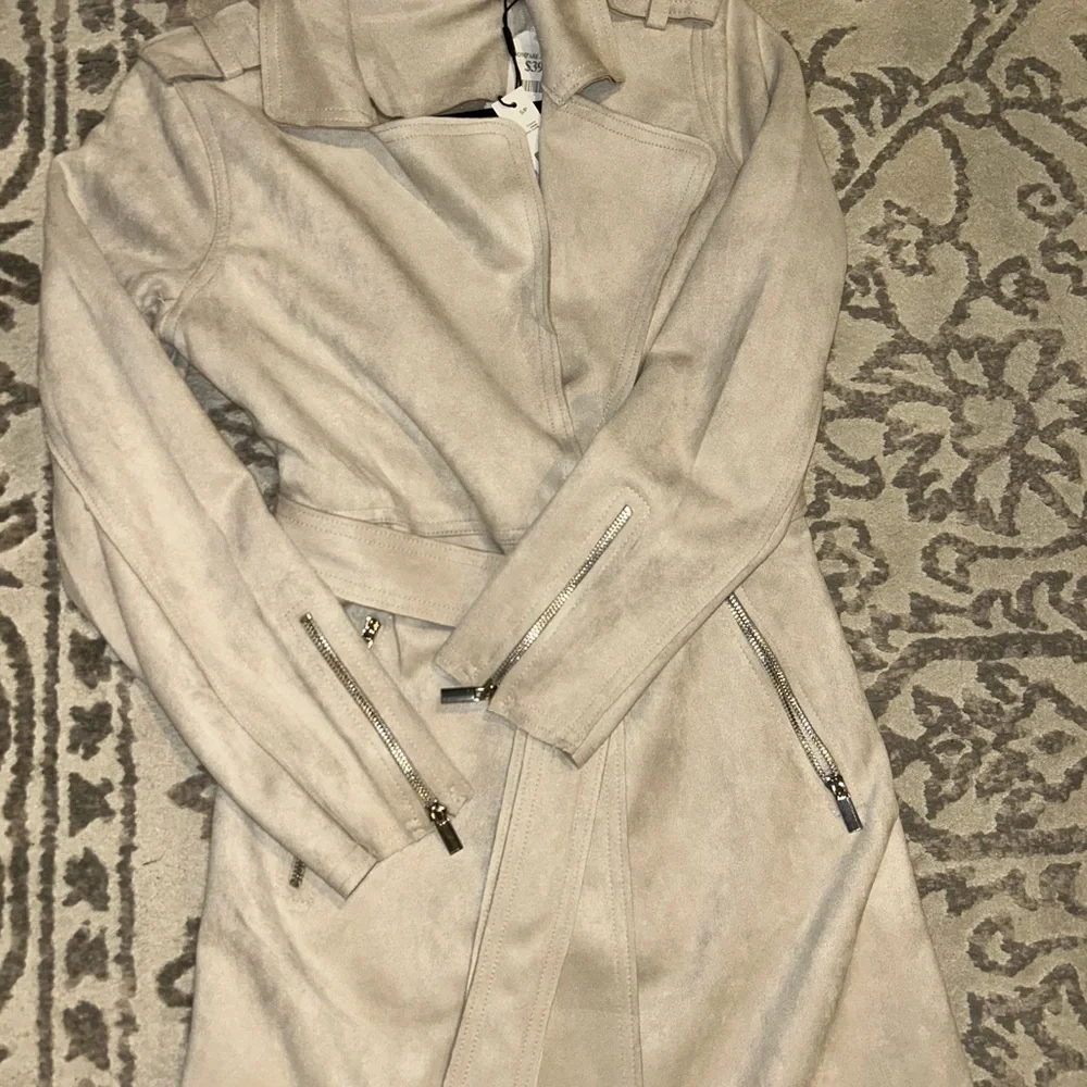 Tahari Light Tan Trench Coat - Picture 7 of 7